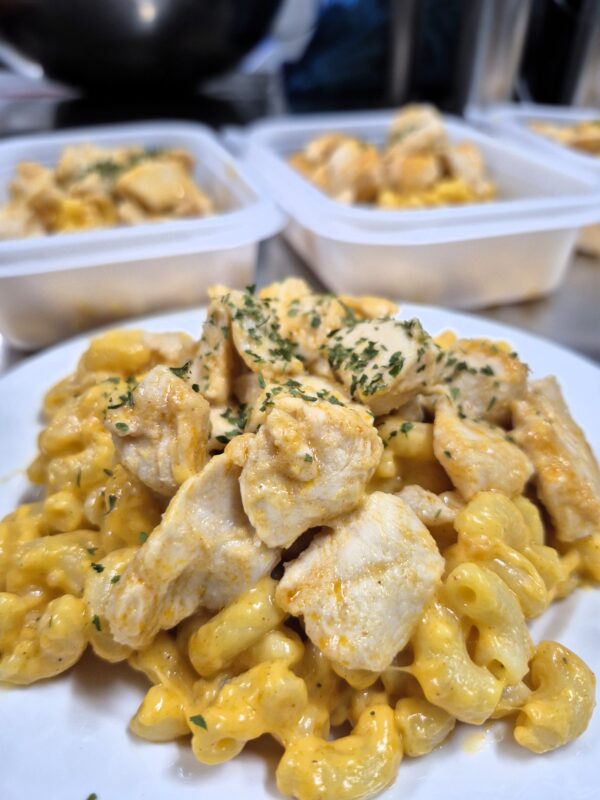 FUEL Weekly Mac n cheese with buffalo chicken for delivery in Korea