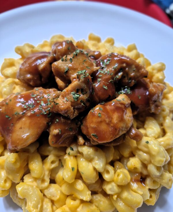 FUEL Weekly Mac n cheese with BBQ chicken for delivery in Korea
